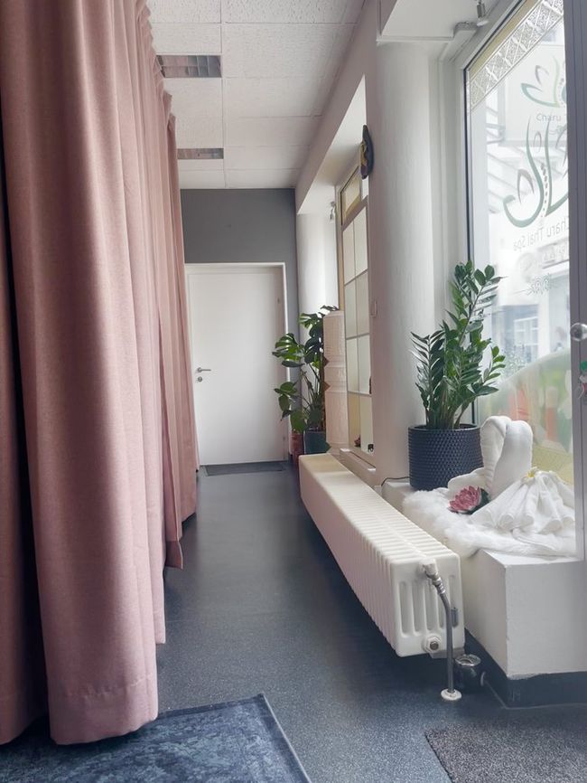 Gang mit Vorhängen im Spa